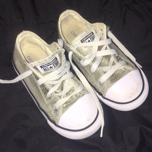 Girls 10c Converse in glittery gold
